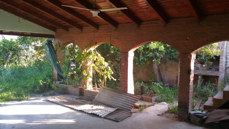 SE VENDE CASA Y UN DEPARTAMENTO - AVENIDA 1 ESQUINA 22 - CENTRO - 