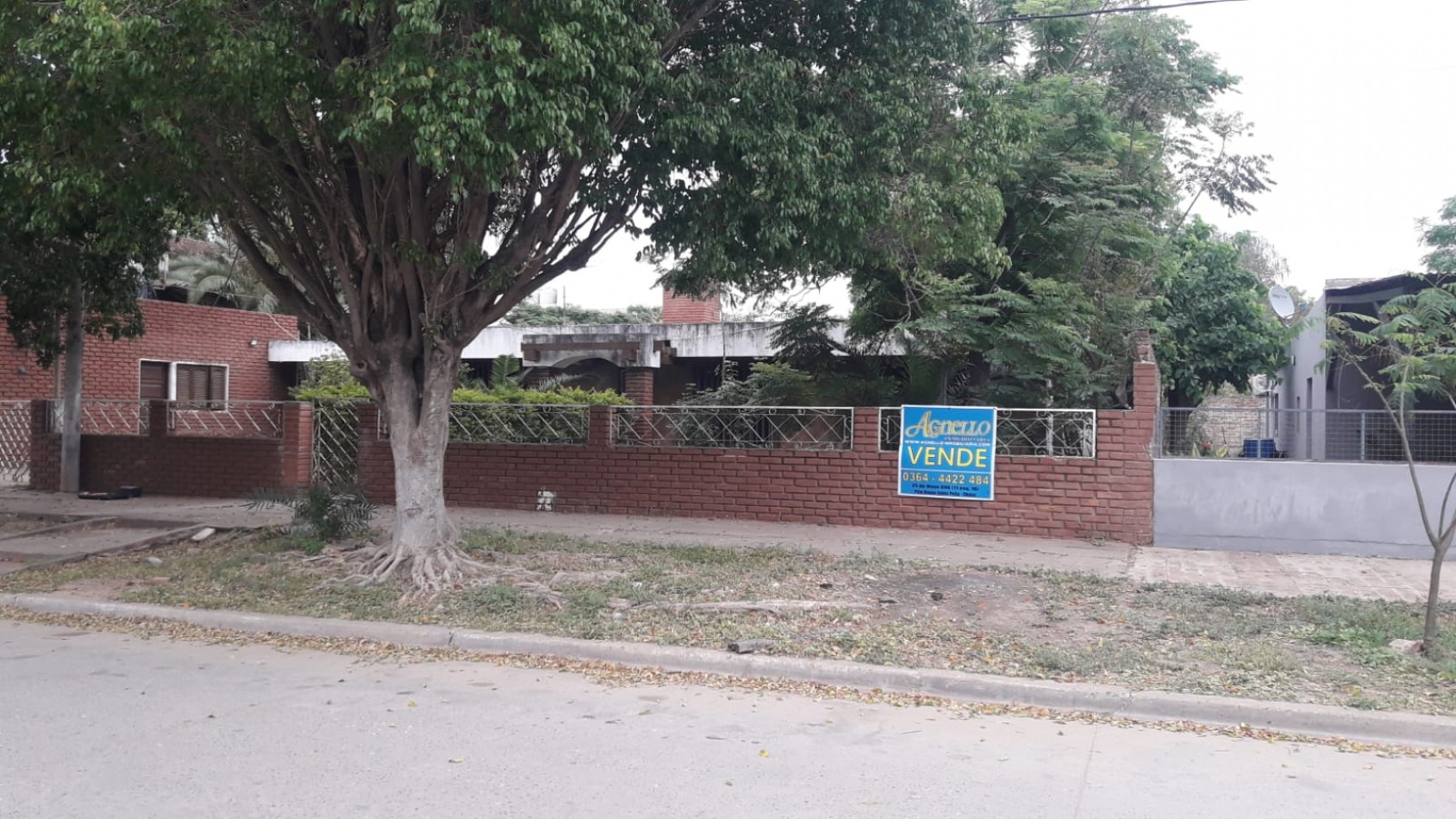 CASA Y LOCAL EN VENTA- TRES ISLETAS
