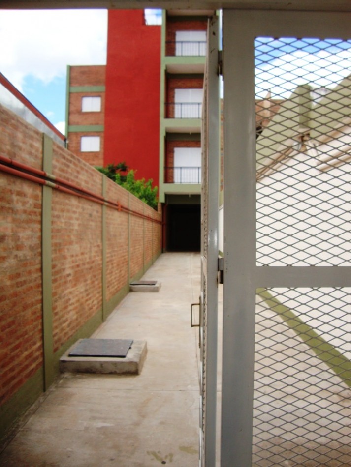 JOSE HERNANDEZ 620 - 5 E/ 8 Y 10 ENSANCHE SUR - ZONA UNCAUS