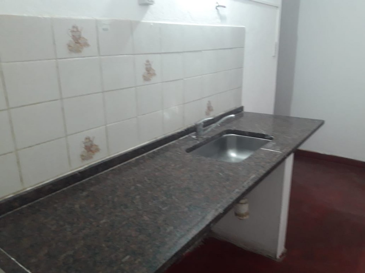 GDOR. CASTELLS 794 - 19 ESQ. 18 ORO BLANCO - ZONA UNCAUS 